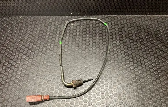 Volkswagen PASSAT B7 Exhaust gas temperature sensor 03L906088BH