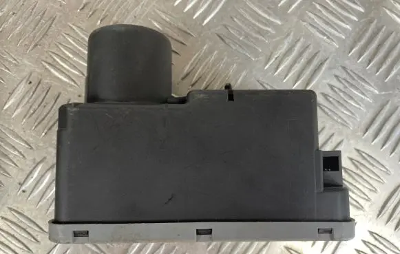 Volkswagen Golf III Central locking vacuum pump 1H0962257