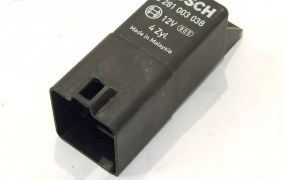 Volkswagen PASSAT B6 Glow plug pre-heat relay 0281003038