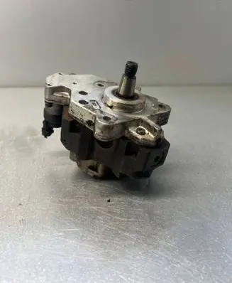 Volvo S40, V40 Fuel injection high pressure pump 8200055072