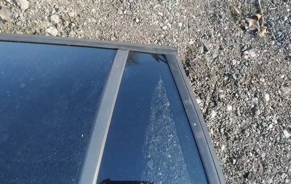 Opel Vectra C Rear vent window glass as2