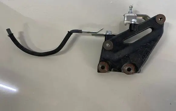 Toyota Yaris Engine mounting bracket 25687-33021