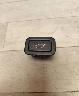 Volvo V70 Tailgate/boot open switch button 31264960AA