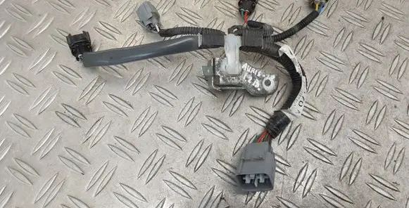 Toyota Auris E180 Fuel injector wires 8212412170