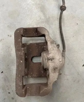 BMW 5 E60 E61 Front brake caliper 1029