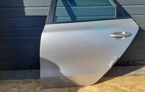 KIA Ceed Front door
