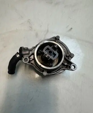 BMW 1 E81 E87 Vacuum pump 700437012