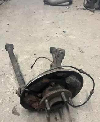 Rear wheel hub spindle/knuckle
