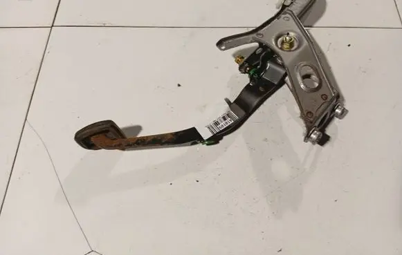 Toyota Yaris Brake pedal 