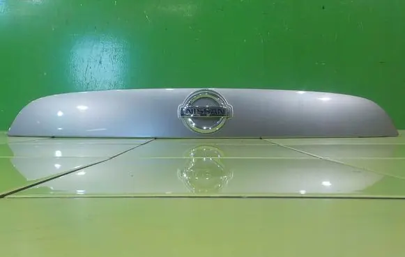 Nissan Juke I F15 Rear light center trim bar blend 17AB17