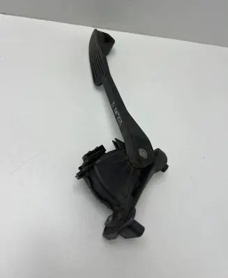 Volvo V70 Accelerator throttle pedal 30636004 6PV00853701