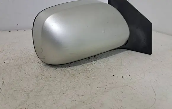 Toyota Avensis T250 Front door electric wing mirror 