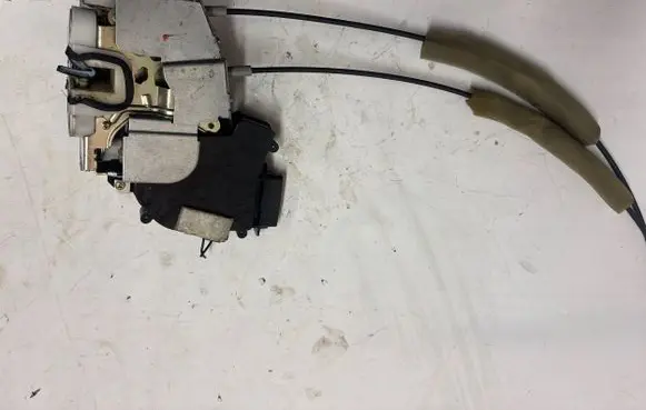 Subaru Legacy Front door lock 05228
