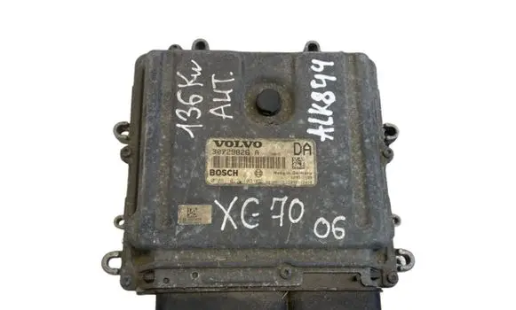 Volvo XC70 Engine control unit/module 30729826A 0281012103