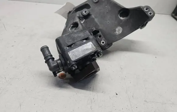 Opel Omega B2 Power steering pump 90502550