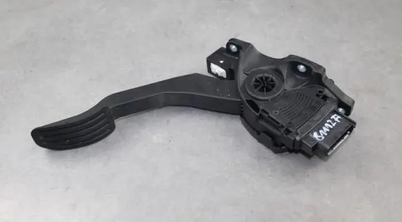 Volvo S60 Accelerator throttle pedal 31329062