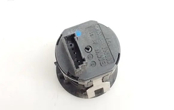 Passenger airbag on/off switch