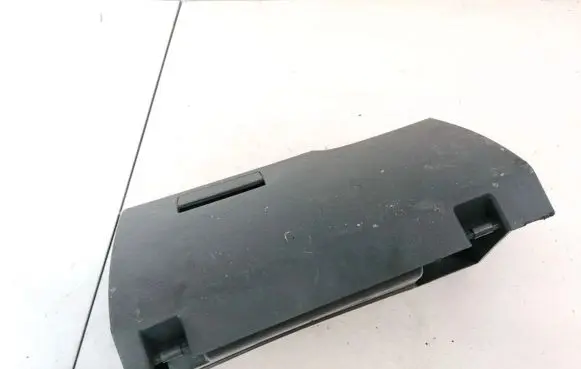 Volkswagen Touran I Glove box
