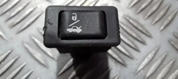 Nissan Primera Tailgate opening switch 