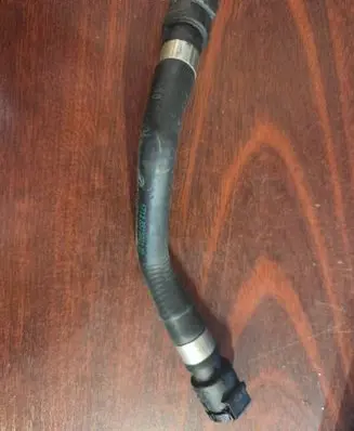 Engine coolant pipe/hose