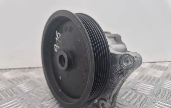 Mercedes-Benz C W204 Electric power steering pump A0064667501 7693955169