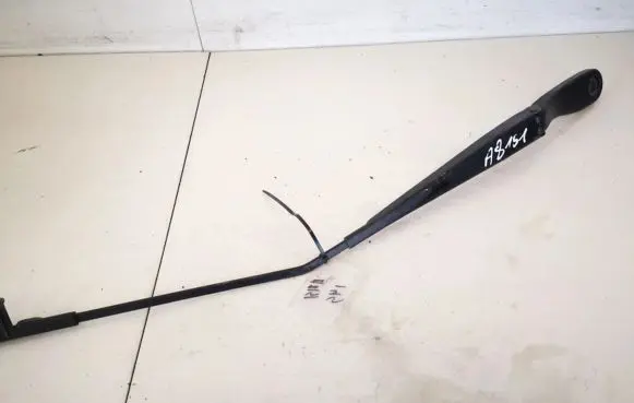 Volvo V50 Front wiper blade arm 30698250