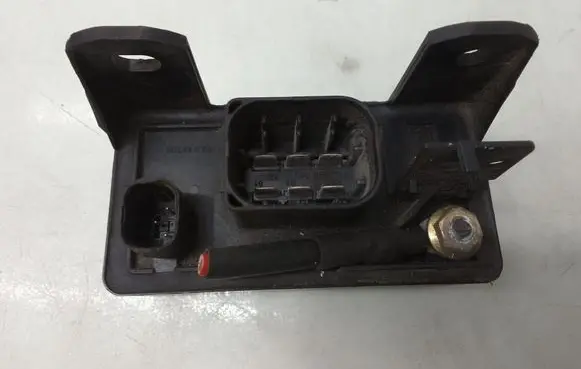 Mercedes-Benz E W211 Glow plug pre-heat relay 