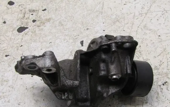 Peugeot 3008 II Generator/alternator bracket 