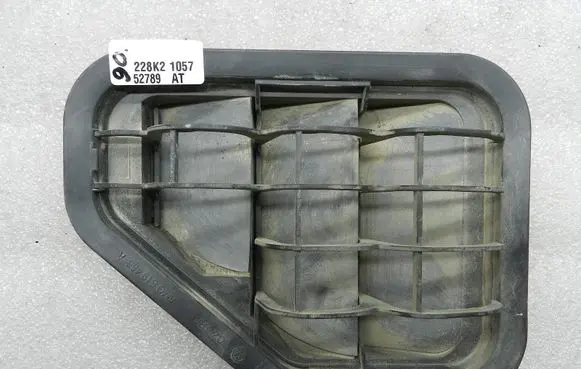 Volkswagen Tiguan Quarter panel pressure vent 5M0819465 5M0819465A