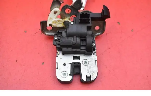 Audi A4 S4 B8 8K Tailgate/trunk/boot lock/catch/latch 8K9827505