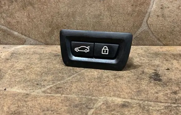 BMW X3 G01 Tailgate/boot open switch button 9275121