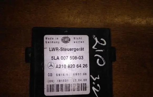 Mercedes-Benz E W210 Light module LCM 5LA00750803 A2108206426