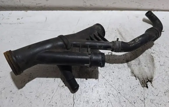 Engine coolant pipe/hose