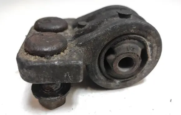 Volvo S60 Engine mount bracket 9445335
