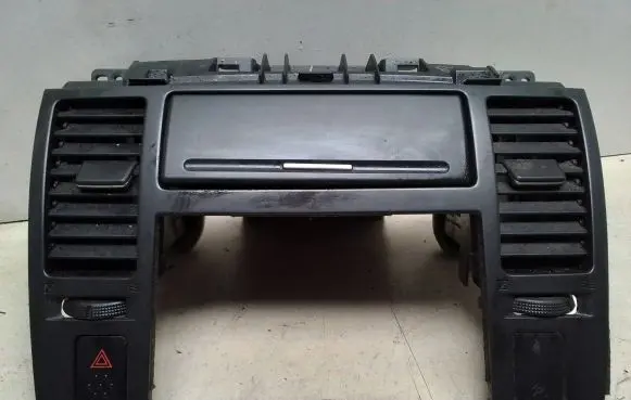Nissan Tiida C11 Dash center air vent grill 68260EM31A