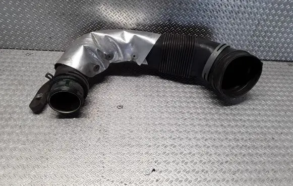 Volkswagen Phaeton Turbo air intake inlet pipe/hose 3D0129615E