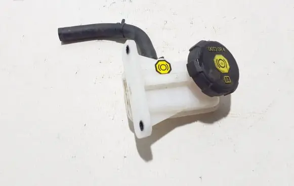 Brake fluid reservoir