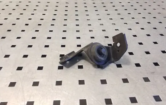 Subaru Legacy Radiator mount bracket