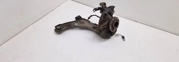 Peugeot 3008 II Front wheel hub spindle knuckle