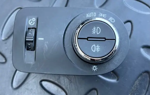 Opel Crossland X Light switch 39050763