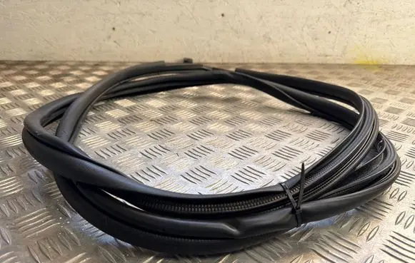 Toyota Yaris Cross Rubber seal rear door 