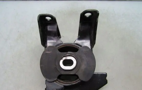 Nissan Leaf II (ZE1) Gearbox mount