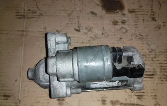 Peugeot 3008 II Starter motor 9825233080