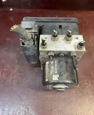Volkswagen Touran I ABS Pump 1K0907379Q 00005305F3 10096003553