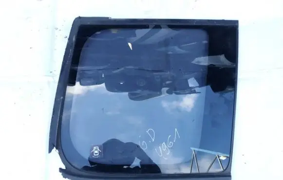 Nissan X-Trail T30 Rear side window