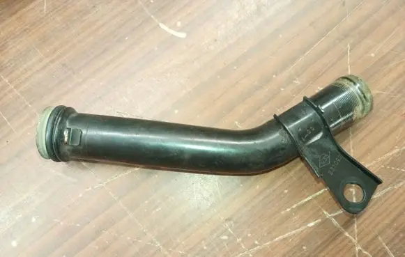 Renault Trafic II (X83) Engine coolant pipe/hose 231092