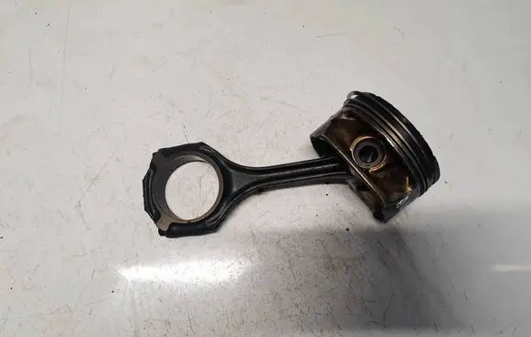 Mercedes-Benz E W212 Piston with connecting rod