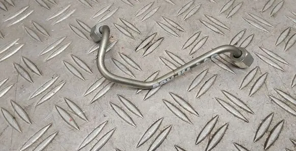 Toyota RAV 4 (XA40) Fuel injector supply line/pipe 