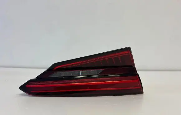 Audi A5 Tailgate rear/tail lights 8W6945093A