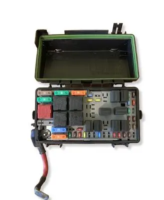 Opel Corsa D Fuse module 13217394